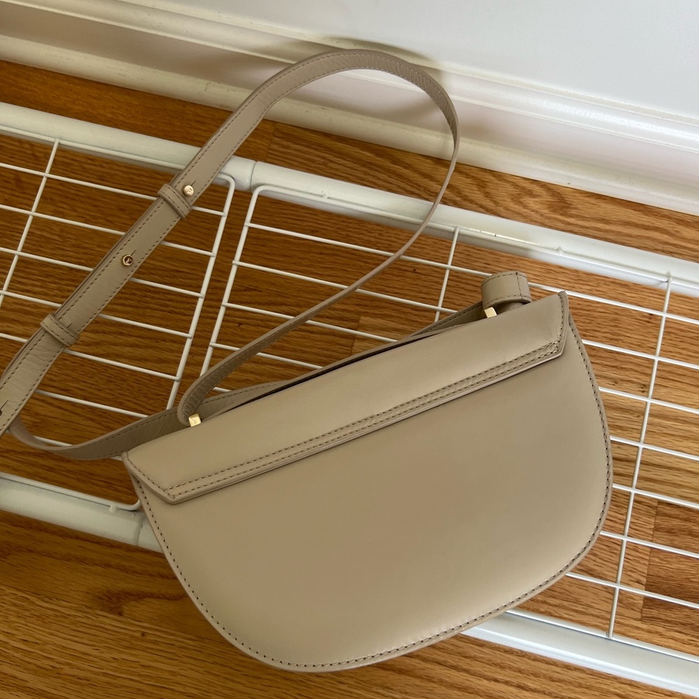 Flattered leather crossbody bag in crème - Picture 8 of 13